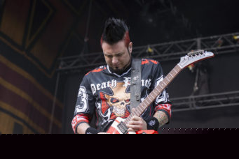 rockavaria-2015-five-finger-death-punch-11
