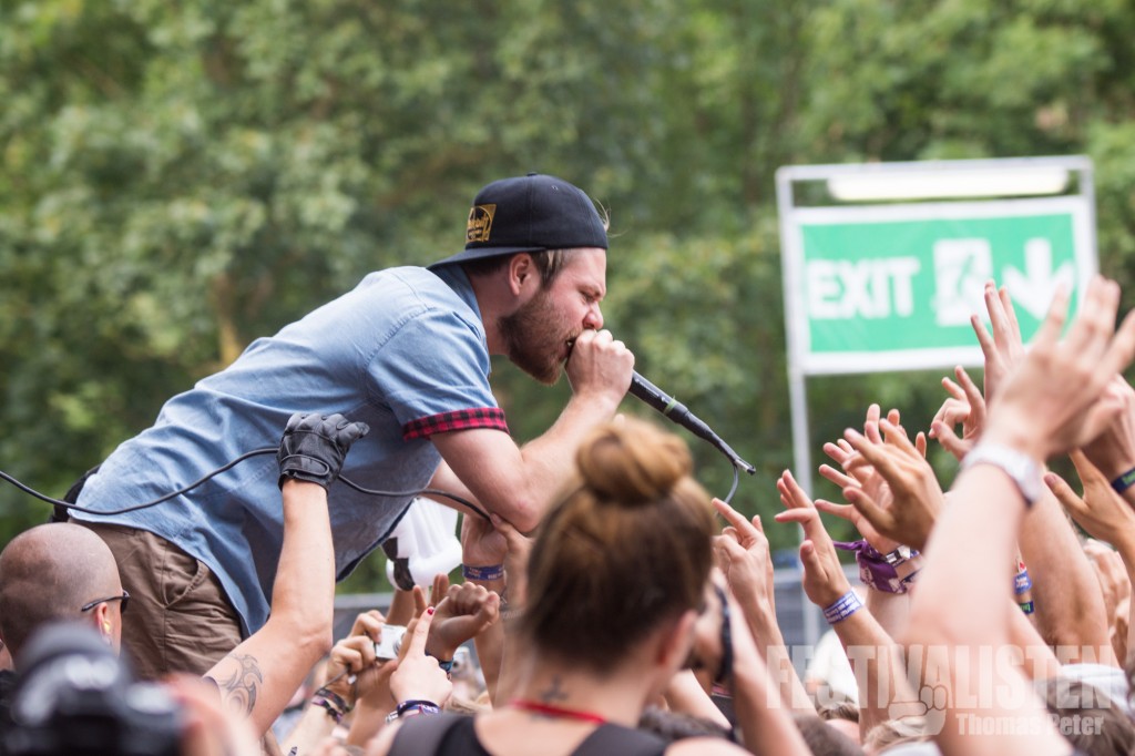 Enter Shikari (hier Rou Reynolds beim Taubertal 2014) veröffentlichen im Januar ihr neues Album The Mindsweep, Foto: Thomas Peter