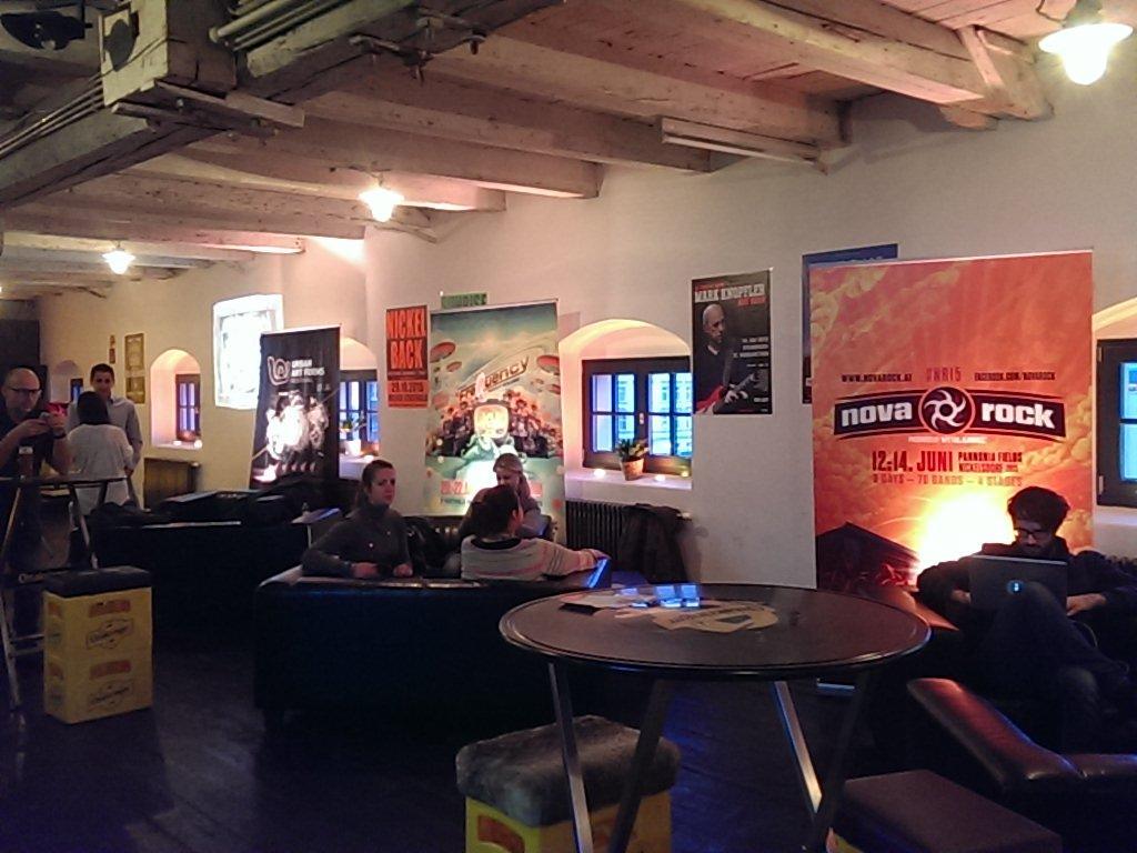 Noch hat die Skalar Music Pressekonferenz 2015 nicht begonnen, man sitzt gemütlich beisammen; Bild: David Unger/Festivalisten