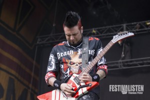 Jason Hook von Five Finger Death Punch beim Rockavaria 2015, Foto: Thomas Peter