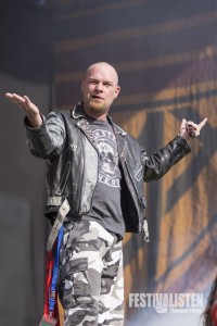 Ivan Moody von Five Finger Death Punch beim Rockavaria 2015, Foto: Thomas Peter