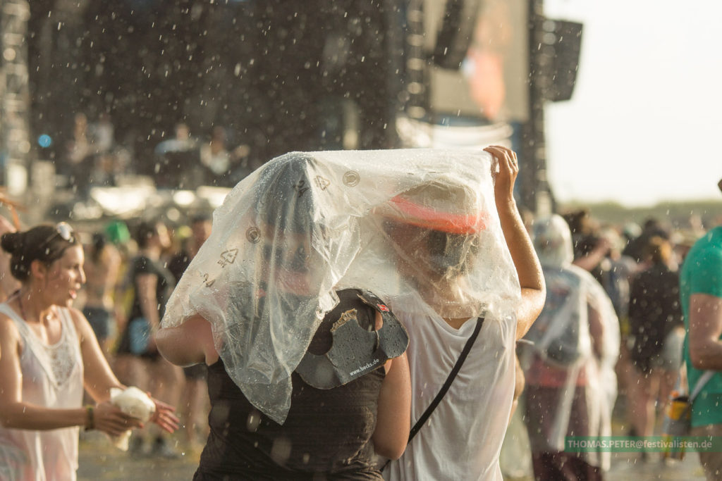 Regenfreitag beim Southside 2016, Foto: Thomas Peter