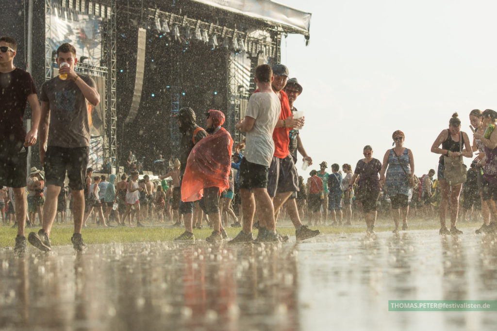 Regenfreitag beim Southside 2016, Foto: Thomas Peter